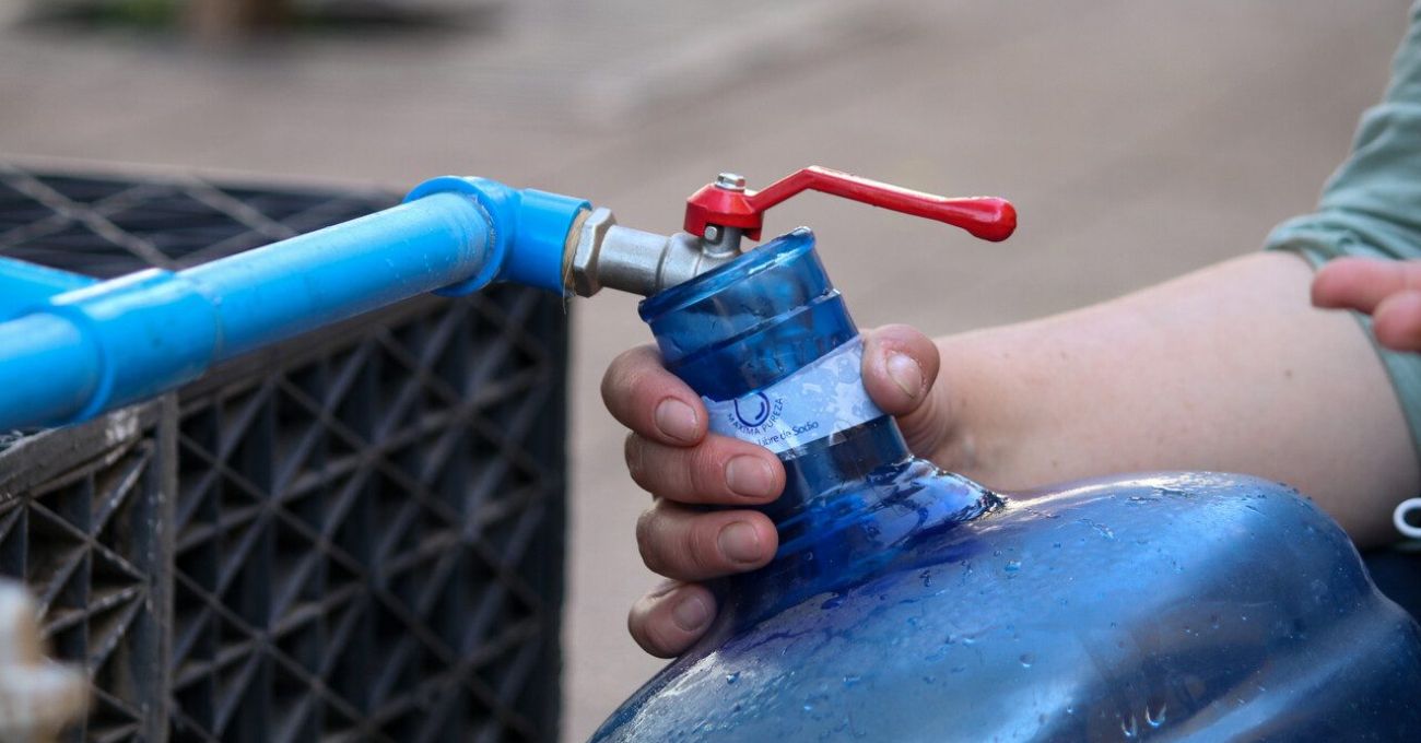 69 puntos de abastecimiento para corte de agua en Santiago