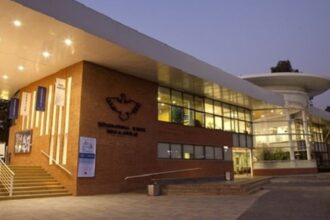 Responsabilidad del colegio en suicidio de joven desata polémica legal