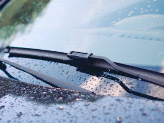 Consejos para mantener tu auto seguro ante sistemas frontales en Chile