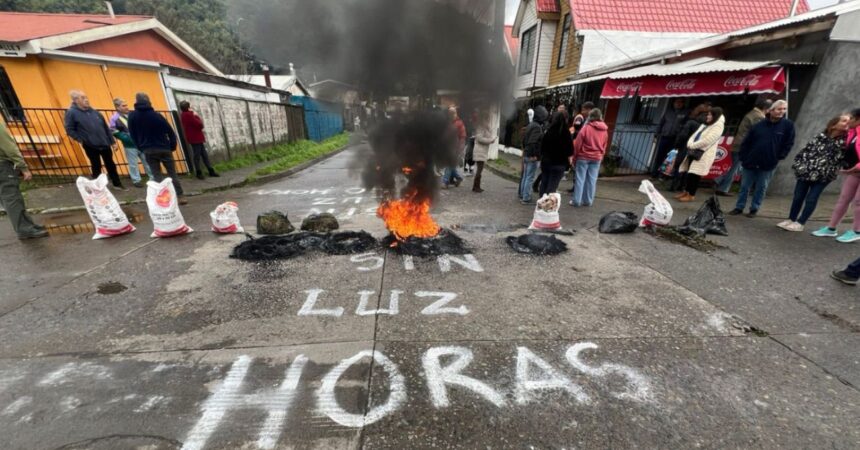 Crisis en Bío Bío: Desesperación por largo corte de luz genera indignación