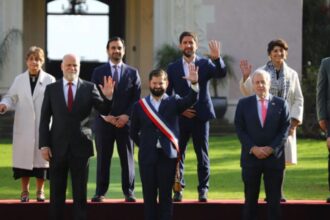 Diputado de RN exige devolución de millones por sesión fotográfica extravagantemente costosa