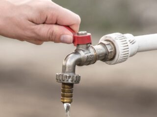 Masivo corte de agua en seis comunas de Santiago por 36 horas