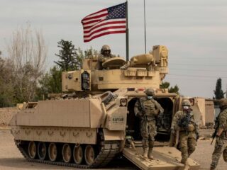 Tensión global: Reunión de Trump y movimientos militares en medio oriente