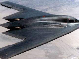 EEUU despliega Bombarderos B-2: Riesgos en medio oriente y economía global