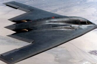 EEUU despliega Bombarderos B-2: Riesgos en medio oriente y economía global
