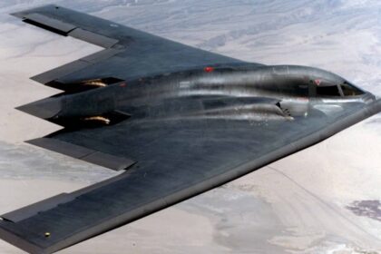 EEUU despliega Bombarderos B-2: Riesgos en medio oriente y economía global