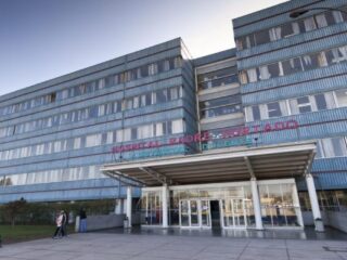 Hombre abandonado sin vida en Hospital Padre Hurtado