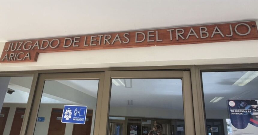 Profesora gana demanda por despido improcedente en Arica: recibe millonaria indemnización