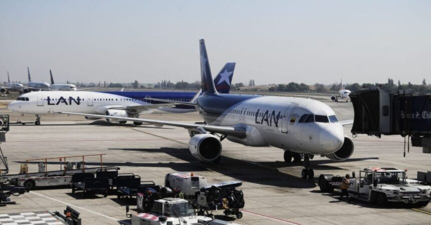 Detienen a persona por ingresar a zona restringida en Aeropuerto de Santiago