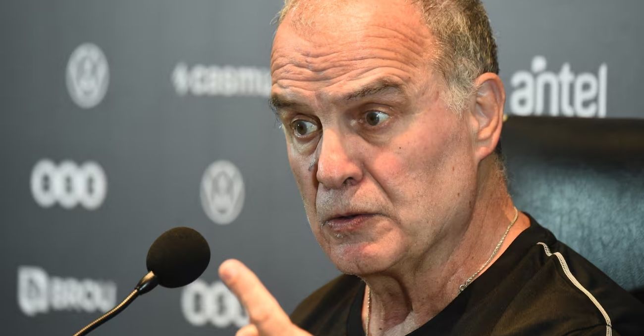 Marcelo Bielsa enfrenta incómodo momento en conferencia: rechazó participar en documental tras pregunta que lo descolocó