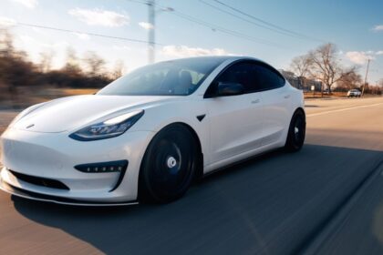 Tesla abrirá su primera tienda de autos eléctricos en Chile: Estará en Alto Las Condes y funcionará desde septiembre