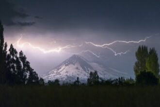 Tormentas eléctricas y lluvias marcarán este martes en el sur de Chile: revisa el pronóstico por región