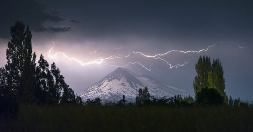 Tormentas eléctricas y lluvias marcarán este martes en el sur de Chile: revisa el pronóstico por región