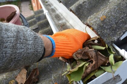 Alerta por lluvias en el centro sur: cómo limpiar las canaletas de tu casa antes del sistema frontal