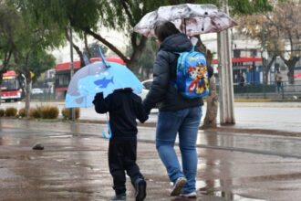 Suspenden clases y adelantan vacaciones por lluvias intensas en el centro sur de Chile