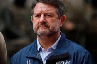 Carabineros realiza diligencias en casa de Claudio Orrego y sede del GORE por presunta asesoría vinculada a campaña