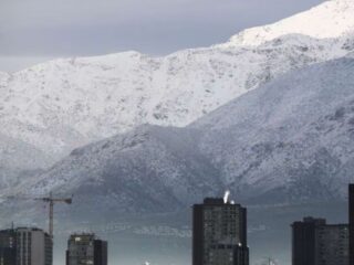 Posible nieve en Santiago: sistema frontal del martes podría teñir de blanco varias comunas