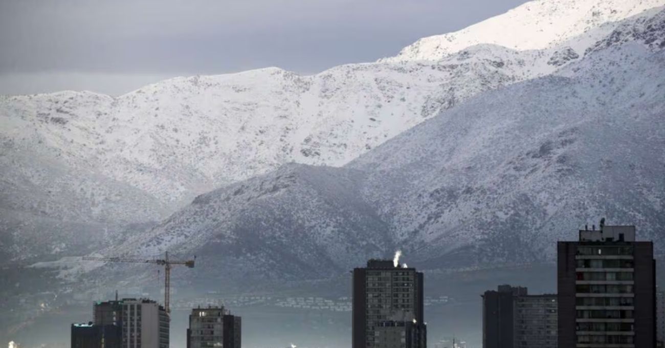 Posible nieve en Santiago: sistema frontal del martes podría teñir de blanco varias comunas