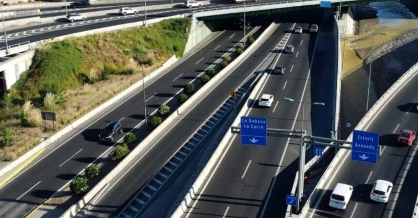 Así cambiará el cobro para autos sin TAG en autopistas de Santiago desde julio
