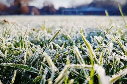 Heladas matinales y cielos nublados: sistema frontal hará caer las temperaturas en Santiago