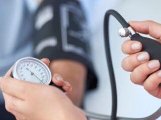 Estos son los alimentos que más te perjudican si tienes hipertensión