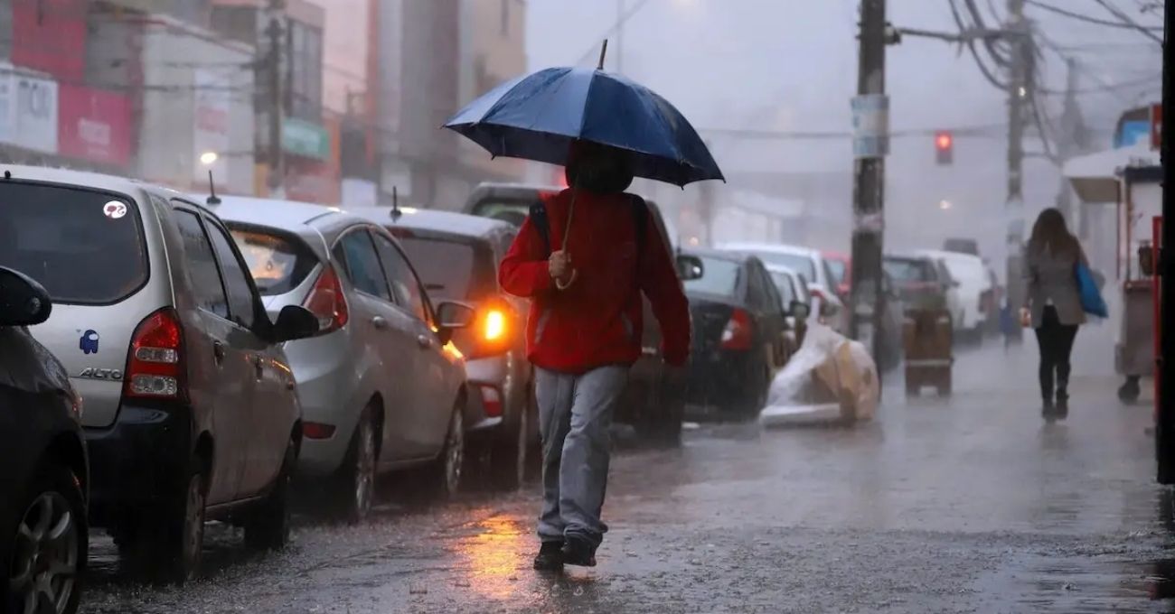 Lluvias golpearán Santiago justo al comenzar el invierno: se esperan más de 25 mm en dos días