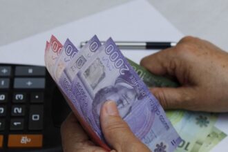 Congreso aprueba alza del sueldo mínimo a $529 mil: empleadores deberán pagar retroactivo