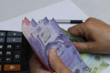 Congreso aprueba alza del sueldo mínimo a $529 mil: empleadores deberán pagar retroactivo