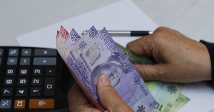 Congreso aprueba alza del sueldo mínimo a $529 mil: empleadores deberán pagar retroactivo