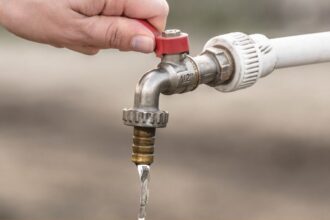 Corte de agua en Santiago: ¿Cuándo vuelve el suministro en las comunas afectadas?