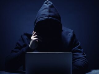 Filtración histórica compromete datos de usuarios de Apple, Google y Facebook: comprueba si fuiste afectado