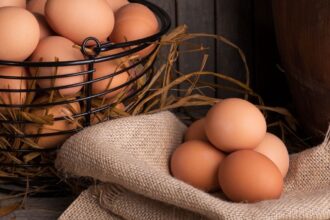 ¿Cuánto duran realmente los huevos en el refrigerador?