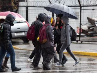 Lluvias se dejarán sentir esta semana en Santiago: conoce el día exacto y las zonas afectadas