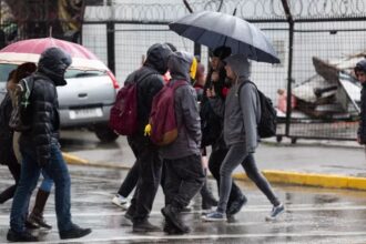 Lluvias se dejarán sentir esta semana en Santiago: conoce el día exacto y las zonas afectadas