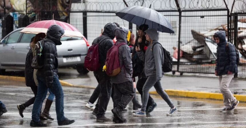 Lluvias se dejarán sentir esta semana en Santiago: conoce el día exacto y las zonas afectadas