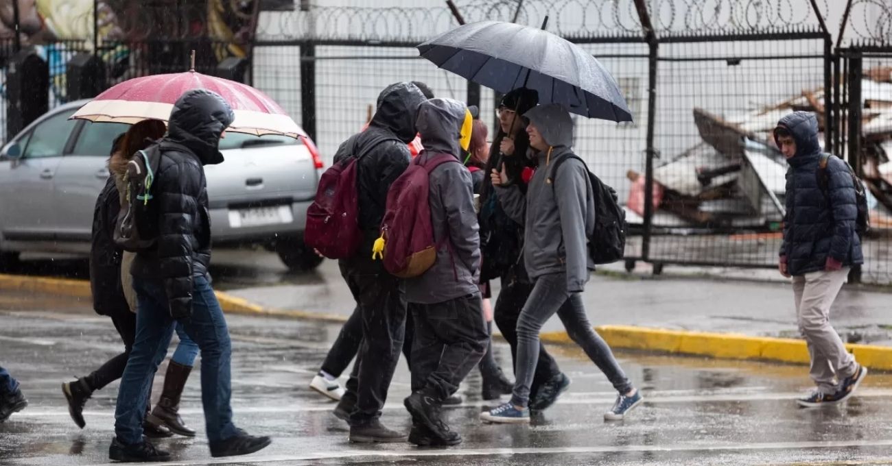 Lluvias se dejarán sentir esta semana en Santiago: conoce el día exacto y las zonas afectadas