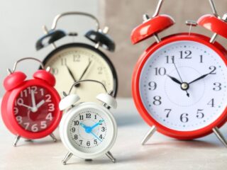 Cambio de hora en Chile 2025: ¿Cuándo y quiénes deben modificar sus relojes?