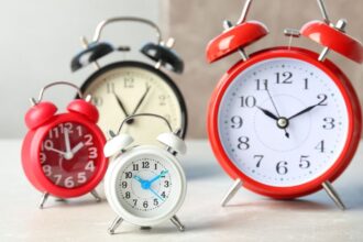 Cambio de hora en Chile 2025: ¿Cuándo y quiénes deben modificar sus relojes?