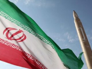 Irán reafirma su rechazo a las armas nucleares pero defenderá su programa civil