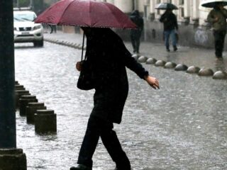 Fin de semana con lluvia y frío extremo en Santiago: Este es el día que debes prepararte