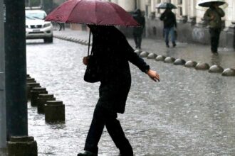 Fin de semana con lluvia y frío extremo en Santiago: Este es el día que debes prepararte