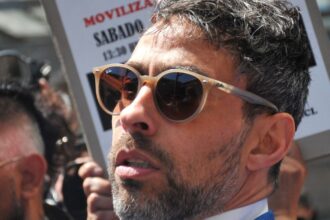 Jorge Valdivia pide permiso para viajar a España pese a estar con arraigo nacional y arresto domiciliario nocturno