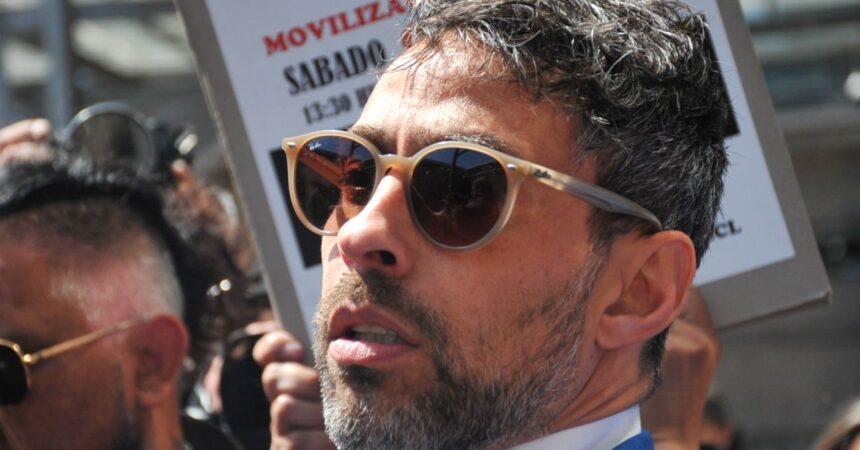 Jorge Valdivia pide permiso para viajar a España pese a estar con arraigo nacional y arresto domiciliario nocturno