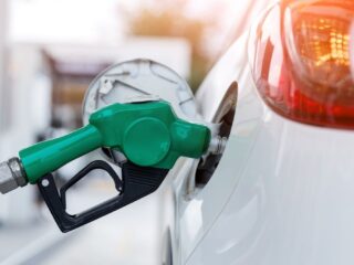 Precio de las bencinas sube por primera vez desde febrero: conflicto en Medio Oriente impulsa alza