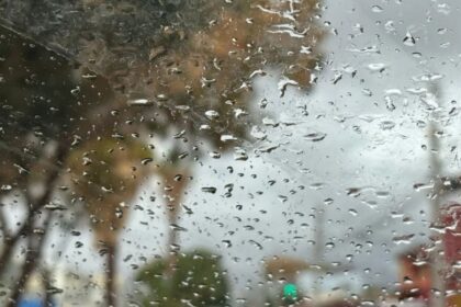 Clases suspendidas en Calama y San Pedro de Atacama por intensas lluvias: autoridades activan medidas preventivas
