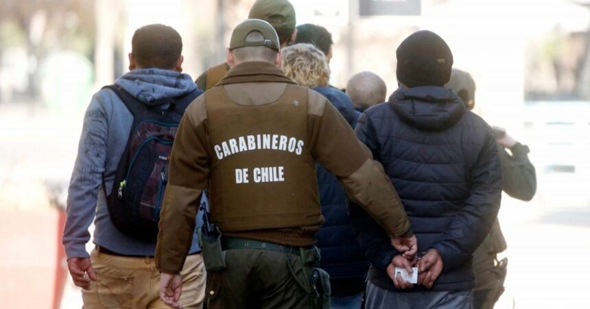 Menores viajaron de la RM a Coquimbo con permiso de sus padres a celebrar un cumpleaños y terminaron asaltando tienda de celulares