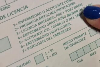 Licencias médicas caen 15% tras revelación de viajes en reposo: Marcel atribuye baja a efecto combinado