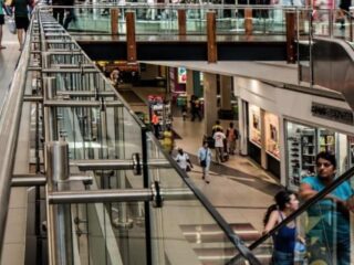 Comercio presiona para abrir durante primarias: piden terminar con feriado irrenunciable