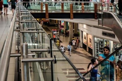 Comercio presiona para abrir durante primarias: piden terminar con feriado irrenunciable