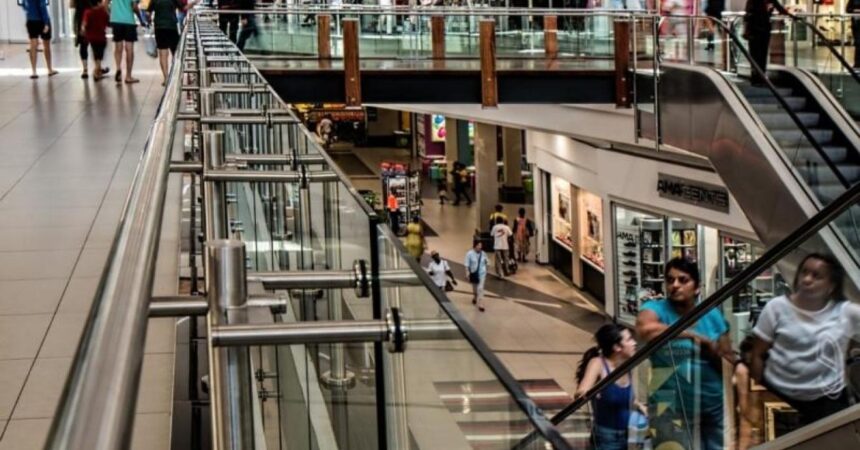 Comercio presiona para abrir durante primarias: piden terminar con feriado irrenunciable